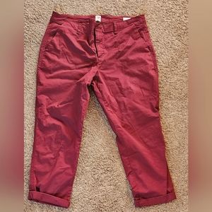 Old Navy Burgundy girlfriend khaki cropped pants size 14